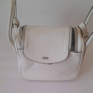 Tas Pl Putih: Tas Elegan untuk Acara Formal