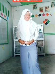 [COD] rok seragam  sekolah/wanita/ belah dua/ fantastis