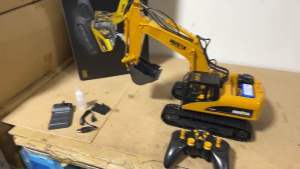 แมคโครบังคับมีควัน huina 650