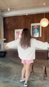 เซทสองชิ้นสุดคุ้ม👏🏻 เสื้อแขนยาวคอวีจั๊มข้อแขนผ้าลินินผสม รูดจั๊มเอวได้ด้วยค่ะ น่ารักมากๆ + กางเกงขาสั้นเอวยืดผ้าริ้ว