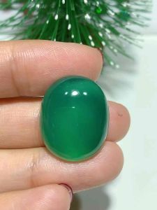 ธนาภรณ์✨พลอยกรีนอาเกต 18.60 กะรัต สีเขียว รูปไข่ หลังเบี้ย พลอยแท้100%(GSH1142)