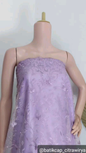 Kain brokat tile dan satin valvet wanit untuk acara formal warn ungu lilac.