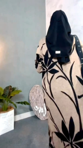 Gamis \\\"Long Tunik\\\": Pilihan Elegan untuk Acara Resmi