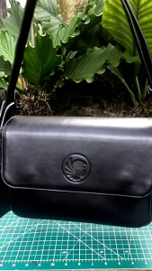 Tas Selempang Wanita Pramugari premium Kulit sapi jenis natural warna Hitam