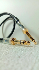 kabel audio buat gitar jeck Stereo Akai TS gold 1 meter