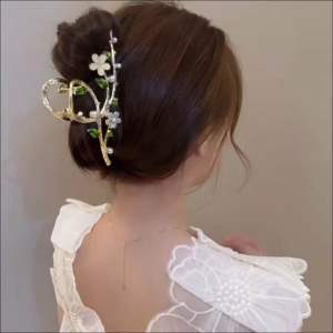 [SHIPS FROM MALAYSIA](Z239)ZAYA Premium Quality Cat’Eyes Flower with Rhinestone 13.5cm Large Hair Claw/ Korean Fashion