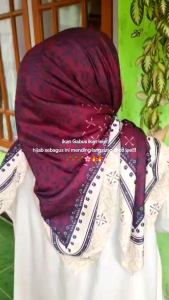 Kerudung segiempat voal motif Bunga Anggrek Burgundy Cantik/hijab katun digital sublime