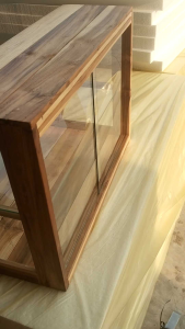 ตู้ขนมกลาง 4D. มีบานเลื่อน 57 * 32 * 41 ซม นน.9กก.