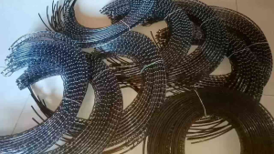 รังเก็บครืนดักไก่ ใ่ส่ได้ตั้งแต่4นิ้วจนถึง6นิ้วดักนกสีน้ำตาลและสีดำคละกันชุดละ5ชิ้น