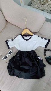 Set chân váy kaki túi hộp áo cổ tim cotton bé gái cọc tay size 7-35kg.