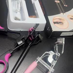 Dụng Cụ Chải Lông Mi Răng Thép Sau Khi Chuốt Mascara Giúp Tơi Sợi Mi Không Bị Bết Dính