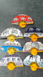 พัดไม้ไผ่ กางได้ 41 เซนติเมตร ยาว 25 เซนติเมตร (คละสีโดยทางร้าน)