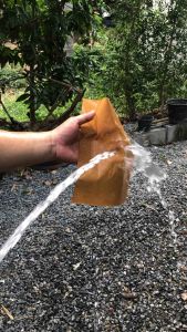 กระดาษห่อฝรั่ง กระดาษหนามีลายใช้ห่อเเผ่นเดียว เนื้อเหลือง 1กก. ประมาณ 220 เเผ่น ขนาด 8x12" เหนียว กันเเดด ทนฝน ทนทุกสภาพอากาศ นำกับมาใช้ใหม่ได้