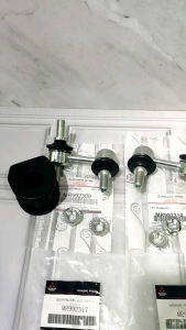 Link Stabilizer Dan Karet Stabil Depan Pajero 2009-2015 1set4pc Asli