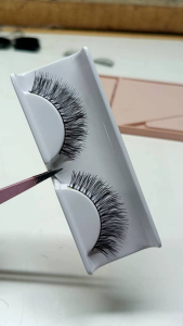 Bulumata Natural 62Medium Lusinan 12Pasang Plus Cover