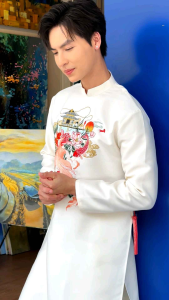 Áo dài cách tân nam chất vải tafta cao cấp thêu hình cá chép hoa sen kèm khánh dây đỏ thanh lịch - Áo dài Thiên Vương