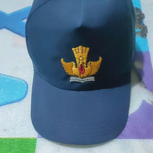 topi sekolah SMP polos bordir tutwri belakang pake rell dalam pake jaringan