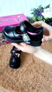 รองเท้านักเรียนหญิง สีดำ Gerry Gang สายเข็มขัดล็อกสำหรับชั้นประถม 27-34 (ขอบิลเบิกได้ รบกวนทักแชท แจ้งร้านค้าด้วยค่ะ)