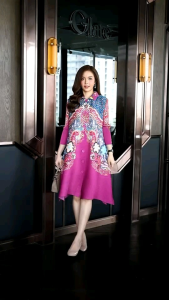 เดรสผ้าอัดพลีทลวดลายผ้าสวยงาม ทำออกมาได้อย่างลงตัว สวยมากค่ะ