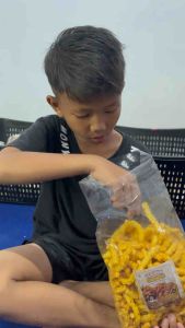 Kerupuk Manggar Pedas Daun Jeruk 1 Bal 800 Gram | Kerupuk Jaat | Cemilan Nolis Snack