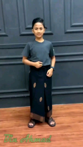 COUPLE SARUNG AYAH DAN ANAK MOTIF SARANG TAWON