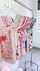 (40-62kg) °Latin Tơ Tằm° Đồ bộ Pijama Đùi 2 Dây Cánh tiên Sơ mi Cổ Thun nhún Bộ ngủ mặc nhà Lụa mềm mịn mát Thiết Kế họa tiết Hot Trend Xinh Sang