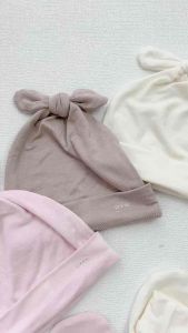 Set nón buộc nơ và bao tay bao chân cho bé Sinnie baby vải sợi tre siêu mềm mịn.