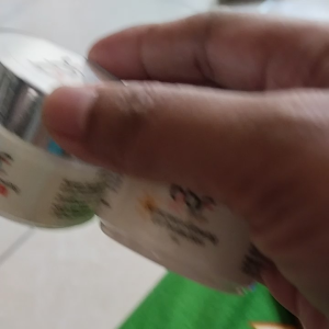 SUNSCREEN BBF GLOWING UV PROTECTION. WAJAH SEMAKIN TERLIHAT GLOWING. YANG PUTIH UNTUK KULIT SENSITIF. COKLAT UNTUK NORMAL DAN FLEK HITAM