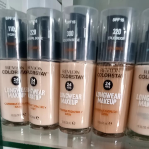 Revlon Colorstay Liqued Foundetion.combination Oily skin