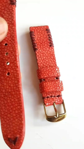 สายนาฬิกา หนังปลากระเบนแท้สีแดง งานเย็บมือ ขนาดหัว 18mm