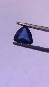 พลอยไพลินสีน้ำเงินธรรมชาติแท้ 100% ขนาด 9.2 มม. หนัก 3.10 กะรัต