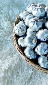 โปรยทานเปล่า เหรียญโปรยทานงานบวช (ตัวเปล่ายังไม่ใส่เหรียญ) สีเงินสีทองติดดอกไม้ 1แพ็ค 50ขิ้น