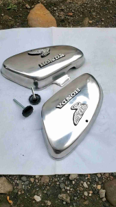 Tutup Aki Box Aki Motor Honda C70 & Emblem Honda + Baut Box Aki