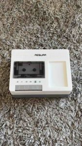 RESURR 1989 เครื่องเล่นเทปคาสเซ็ทพร้อมลำโพงในตัว มีช่องวางกล่องเทป / Cassette Player เครื่องเล่นเทป