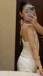 Secretwonderland FAITH :สายเดี่ยวคล้องคอผ้าพลีททรงไขว้ เวลาเจอไฟคือสะท้อนสวยมากก 💫