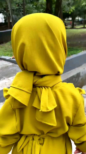 Gamis anak satu set dengan kerudung pashmina crinkle airflow