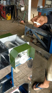 Mesin peras santan kombinasi parutan