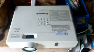 Máy chiếu panasonic vw350 mới 95% giá rẻ