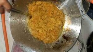 serundeng goreng kelapa renyah wangi 100 gr