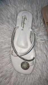 ✨TTFS✨ Women Crystal Ball Sandals Elegant Sparkle Slip On Comfy Flat Sandal Selipar Perempuan Cantik Harian DY702