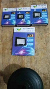 Wing Lock Lampu Sorot LED 100 Watt Putih/Kuning Lampu Tembak 100 W Wing Lock