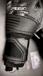 Terbaru Sarung Tangan Kiper PGS Egol Titanium Lengket untuk Sepakbola