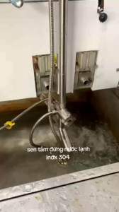 Sen tắm đứng nước lạnh inox 304 nước mạnh củ tròn mã 9030
