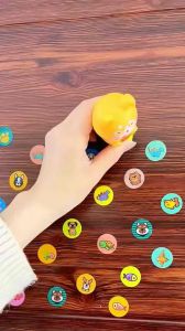 Đồ chơi con dấu sticker kèm 100 Miếng sticker bóc dán nhiều hình dễ thương in trên nhiều chất liệu cho bé vui chơi sáng tạo