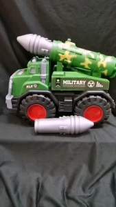 รถทหารยิงขีปนาวุธ รถดับเพลิงฉีดน้ำ รถบรรทุกน้ำฉีดน้ำได้ พลาสติกหนา งานเกรดAสุดทน 3แบบ lk/jo