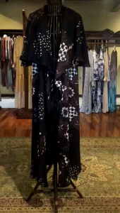 Mantel Batik Casual & Kardigan Viscos Wanita: Tips Memilih & Mengenakan