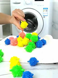 Bola Karet Pencuci Baju Pakaian Model Landak isi 2