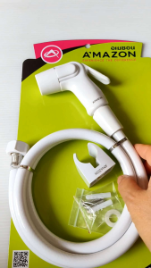 สายฉีดชำระครบชุด A-002 สีขาสพร้อมสายPVC หัวถ้วยและหัวน๊อตพลาสติก ทนทาน