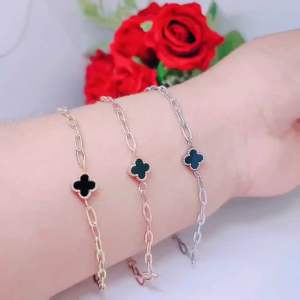 Gelang Tangan Rantai Titanium Simpel Elegan Aksesoris Berlapis Emas