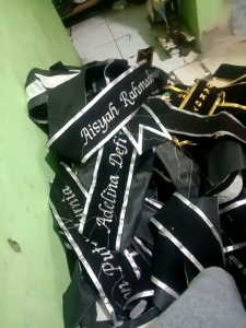 selempang  sal wisuda bahan buludru satu lapis